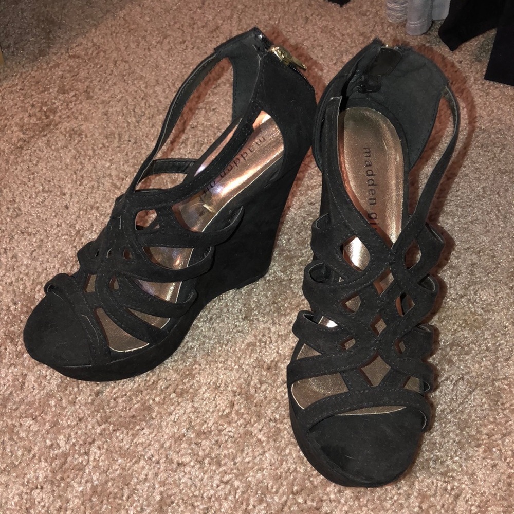 Black Wedges